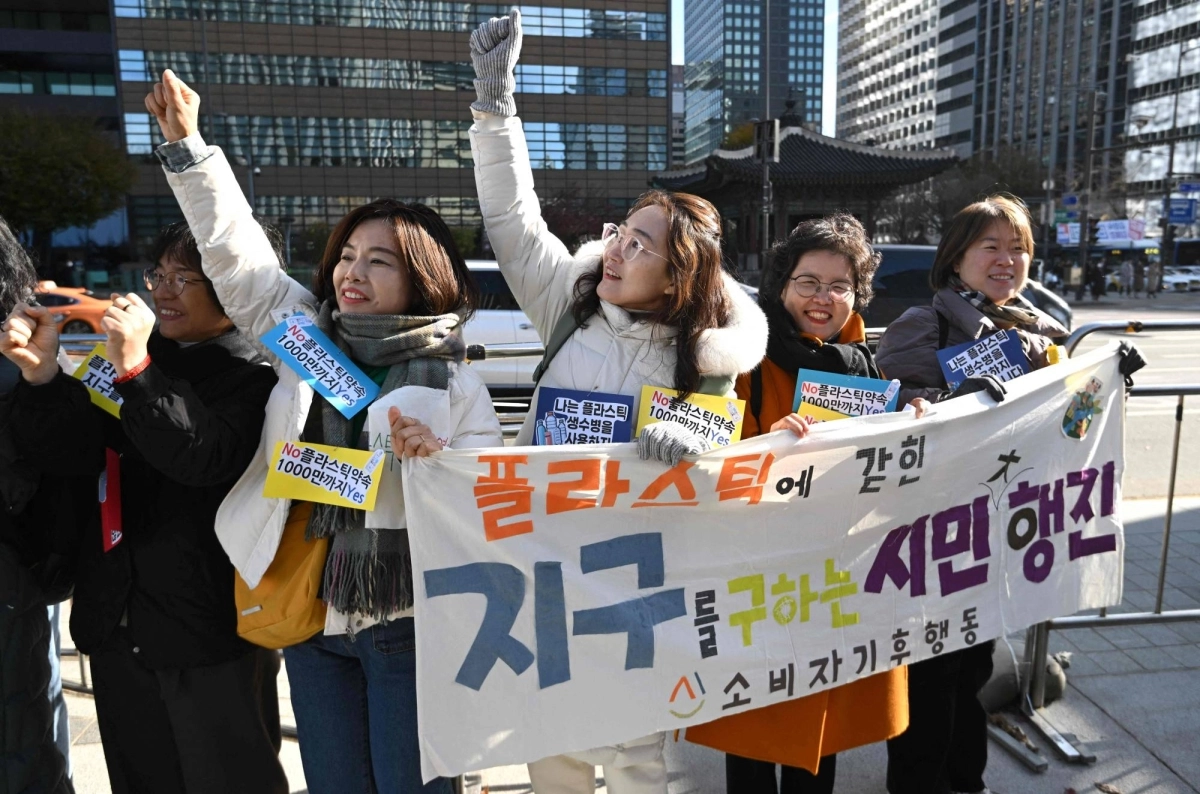 South Korean environmental activists hold a banner reading  South Korean environmental activists hold a banner reading