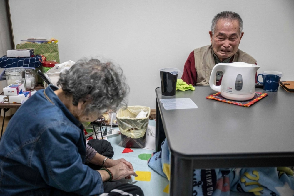 Kozo Naka (right) cries as his wife Sueko looks down during an interview at their temporary housing unit in Wajima, Ishikawa Prefecture, on Dec. 10. Kozo Naka (right) cries as his wife Sueko looks down during an interview at their temporary housing unit in Wajima, Ishikawa Prefecture, on Dec. 10.