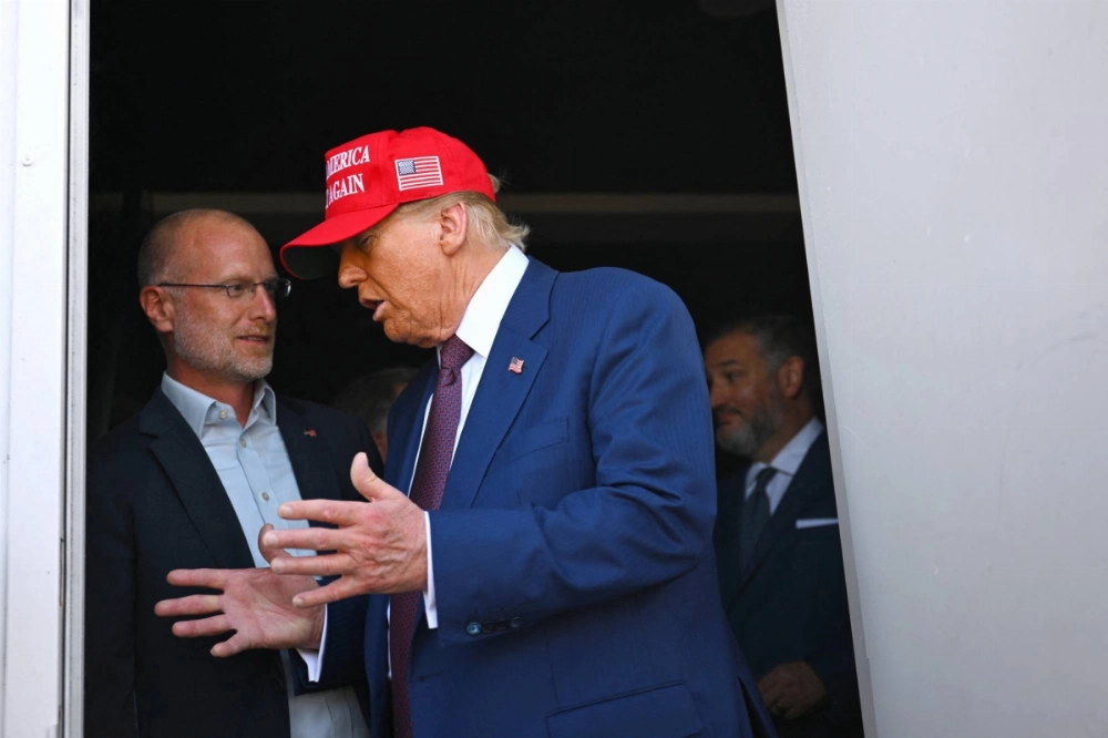 U.S. President-elect Donald Trump speaks to Brendan Carr, his intended pick for Chairman of the Federal Communications Commission (FCC), as he attends a viewing of the launch of the sixth test flight of the SpaceX Starship rocket, in Brownsville, Texas, on Nov. 19. U.S. President-elect Donald Trump speaks to Brendan Carr, his intended pick for Chairman of the Federal Communications Commission (FCC), as he attends a viewing of the launch of the sixth test flight of the SpaceX Starship rocket, in Brownsville, Texas, on Nov. 19.