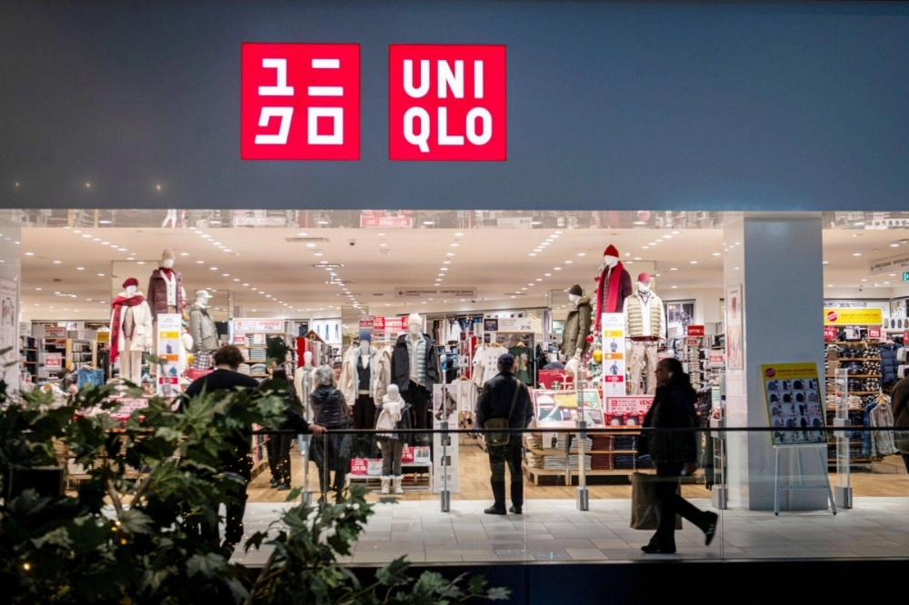 Fast Retailing’s November-ending quarter may have seen operating profit growth soften as warmer autumn-winter temperatures dented sales, even with the backdrop for consumer spending in Japan looking promising. Fast Retailing’s November-ending quarter may have seen operating profit growth soften as warmer autumn-winter temperatures dented sales, even with the backdrop for consumer spending in Japan looking promising.