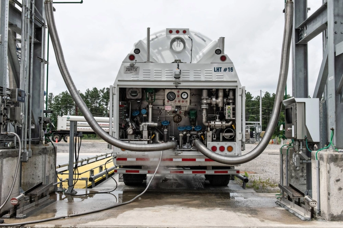 Hydrogen is loaded into a truck at a liquid green hydrogen plant in Woodbine, Georgia. Hydrogen is loaded into a truck at a liquid green hydrogen plant in Woodbine, Georgia.