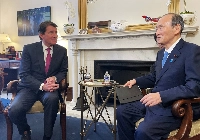 Former Prime Minister Yoshihide Suga (right) and Sen. William Hagerty, former U.S. Ambassador to Japan, hold talks in Washington on Wednesday. | Pool / via jiji