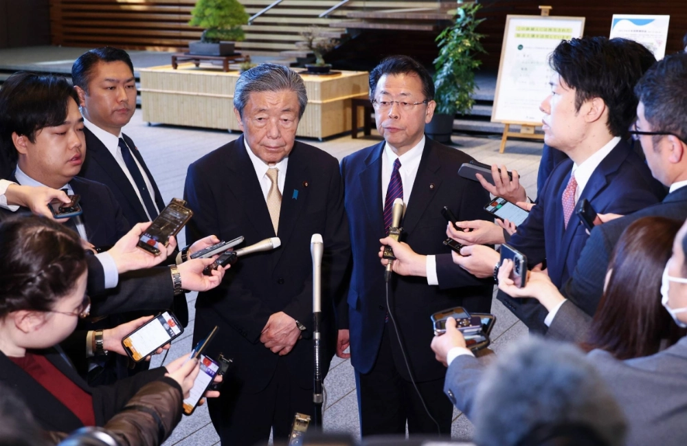 After meeting with Prime Minister Shigeru Ishiba, LDP Secretary-General Hiroshi Moriyama (center left) and his Komeito counterpart, Makoto Nishida (center right) answer questions from the media on Thursday at the Prime Minister's Office.  After meeting with Prime Minister Shigeru Ishiba, LDP Secretary-General Hiroshi Moriyama (center left) and his Komeito counterpart, Makoto Nishida (center right) answer questions from the media on Thursday at the Prime Minister's Office.
