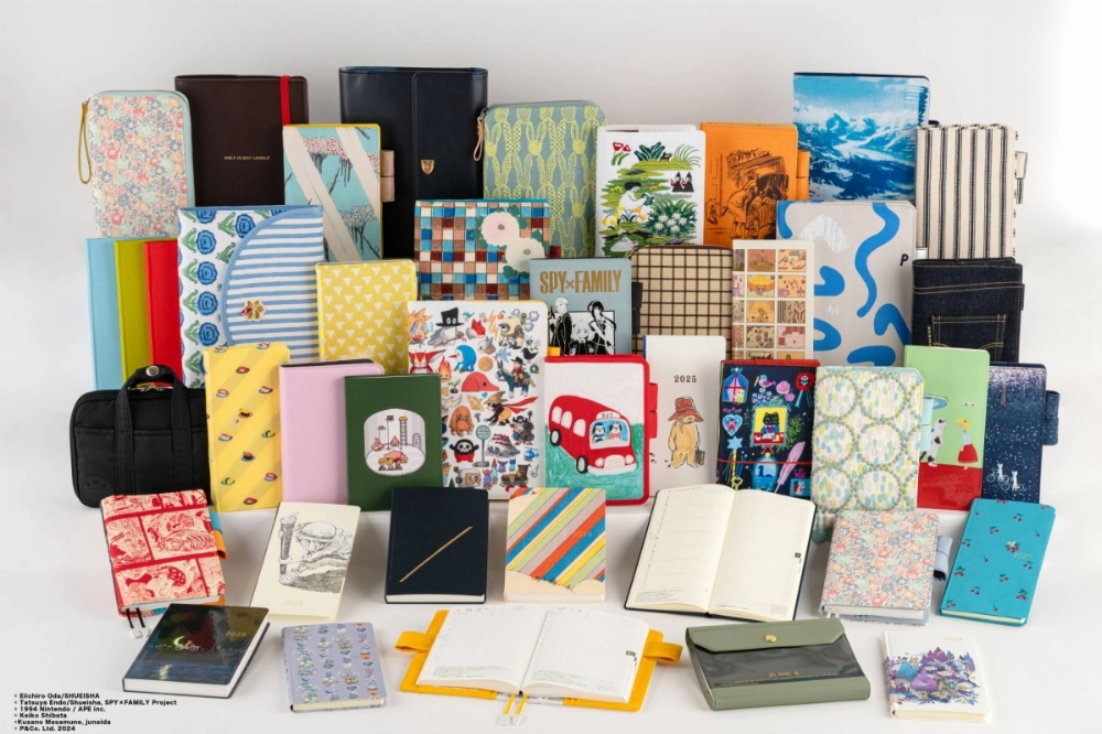 Hobonichi's 'techō' notebooks come in both set and customizable formats, and a thriving community of enthusiasts means there are even extensive guides on how to make the journal even more unique to your individual approach to journaling. Hobonichi's 'techō' notebooks come in both set and customizable formats, and a thriving community of enthusiasts means there are even extensive guides on how to make the journal even more unique to your individual approach to journaling.