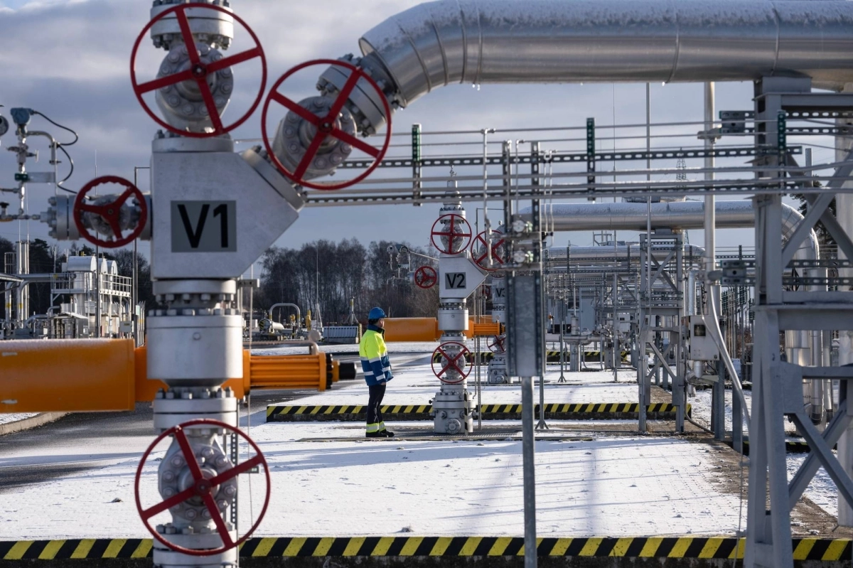 A gas storage facility in Haje, Czech Republic, on Jan. 3. This winter’s cold spell has demand in Europe tapping into gas reserves, which threatens to trigger a global scramble for supplies in the coming months. A gas storage facility in Haje, Czech Republic, on Jan. 3. This winter’s cold spell has demand in Europe tapping into gas reserves, which threatens to trigger a global scramble for supplies in the coming months.