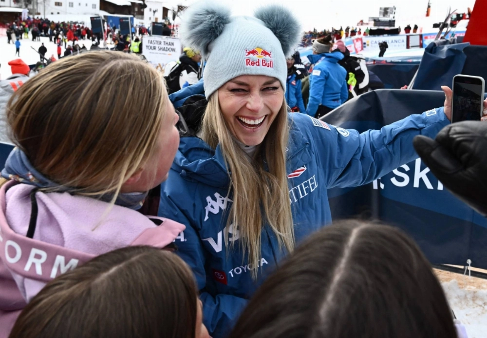 Lindsey Vonn poses for selfies with fans after the women's Super-G in Sankt Anton am Arlberg, Austria, on Sunday. Lindsey Vonn poses for selfies with fans after the women's Super-G in Sankt Anton am Arlberg, Austria, on Sunday.