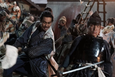 A masterless samurai in 15th-century Japan (Yo Oizumi) leads a popular uprising against the authorities in “Muromachi Outsiders.” A masterless samurai in 15th-century Japan (Yo Oizumi) leads a popular uprising against the authorities in “Muromachi Outsiders.”
