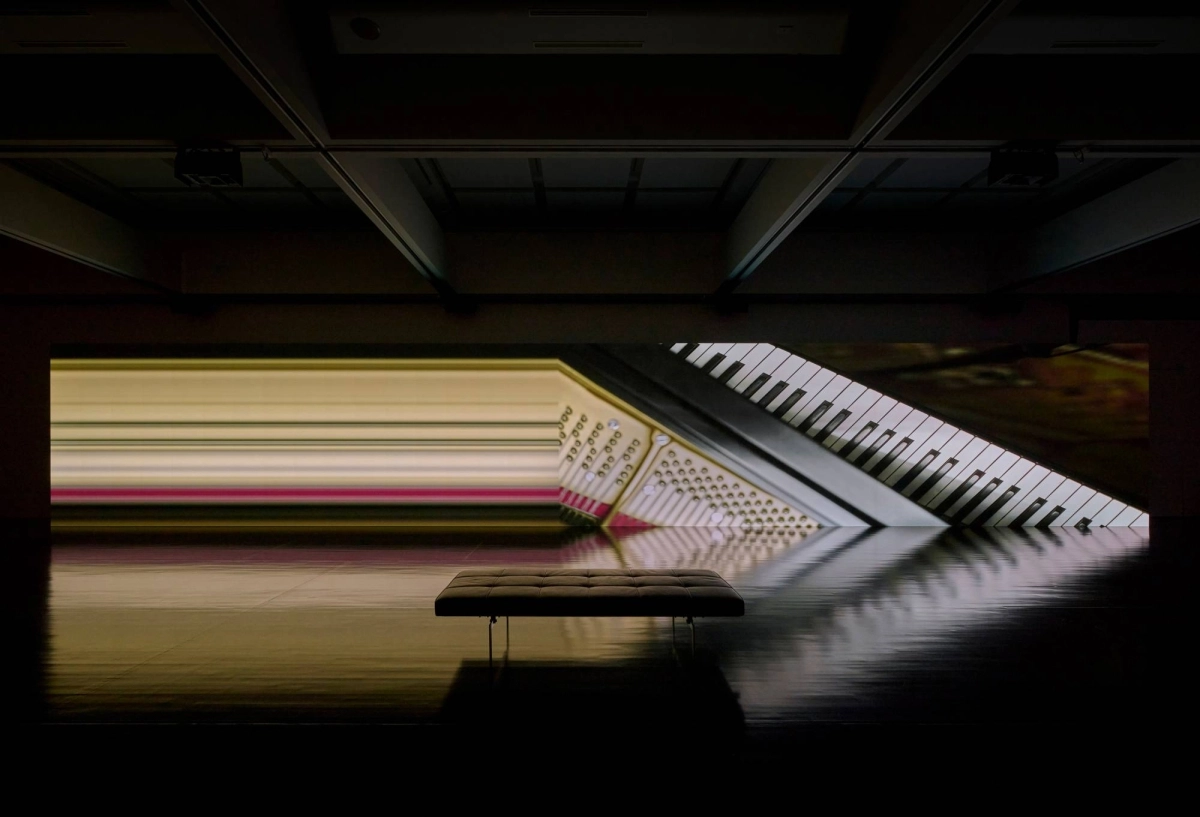 “Seeing Sound, Hearing Time,” on display at the Museum of Contemporary Art Tokyo, provides an overview of Ryuichi Sakamoto’s installation work, such as “async-immersion tokyo,” in which an 18-meter-long LED wall shows visuals that slowly emerge from and dissolve into arrays of horizontal lines “Seeing Sound, Hearing Time,” on display at the Museum of Contemporary Art Tokyo, provides an overview of Ryuichi Sakamoto’s installation work, such as “async-immersion tokyo,” in which an 18-meter-long LED wall shows visuals that slowly emerge from and dissolve into arrays of horizontal lines