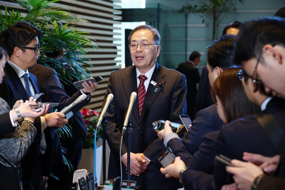 Komeito leader Tetsuo Saito answers questions from reporters after meeting with Prime Minister Shigeru Ishiba at the Prime Minister's Office on Wednesday. Komeito leader Tetsuo Saito answers questions from reporters after meeting with Prime Minister Shigeru Ishiba at the Prime Minister's Office on Wednesday.