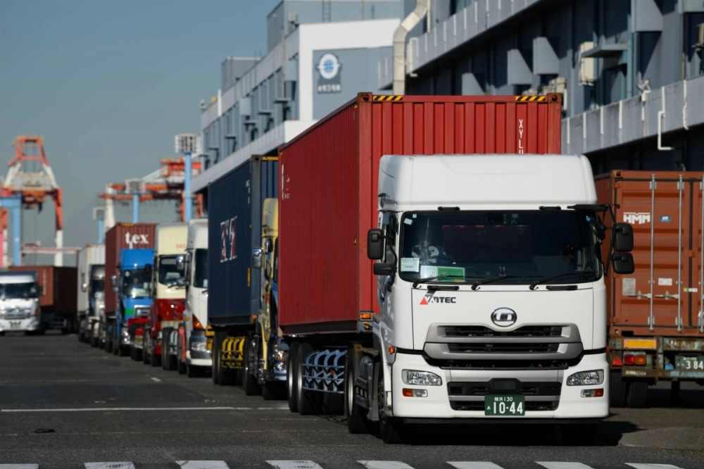 Japan's exports gained 2.8% in December from a year ago, led by chipmaking machinery and semiconductor parts, government data shows. Japan's exports gained 2.8% in December from a year ago, led by chipmaking machinery and semiconductor parts, government data shows.