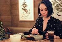 Vegan activist Azumi Yamanaka eats a vegan lunch at Brown Rice in Omotesando, Tokyo. | Sachi Kitajima Mulkey / Grist