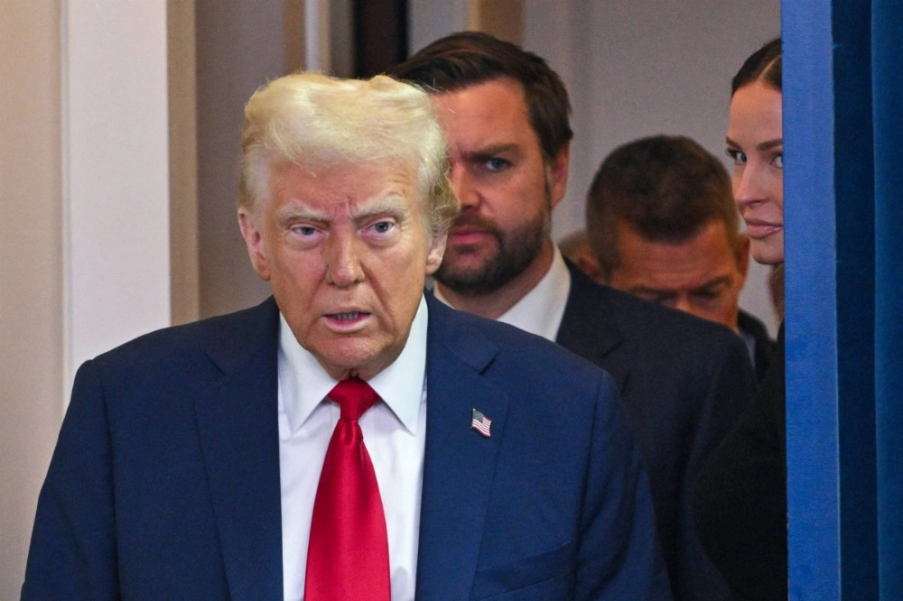 U.S. President Donald Trump arrives to speak at a briefing on Thursday about the midair crash in Washington.  U.S. President Donald Trump arrives to speak at a briefing on Thursday about the midair crash in Washington.