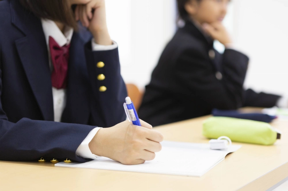 The ruling coalition has put forward a plan to make public school tuition free, with costs of up to ¥118,800 yearly subsidized for all families regardless of income. The ruling coalition has put forward a plan to make public school tuition free, with costs of up to ¥118,800 yearly subsidized for all families regardless of income.