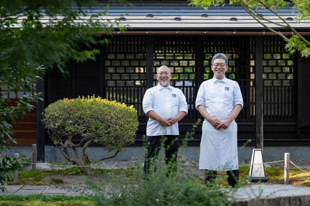 Together, Shinsuke Yamagai (right) and his younger brother, Ryota, have elevated the cuisine at Shintaku, putting it on the map as one of Niigata Prefecture’s premier gastronomic destinations. Together, Shinsuke Yamagai (right) and his younger brother, Ryota, have elevated the cuisine at Shintaku, putting it on the map as one of Niigata Prefecture’s premier gastronomic destinations.