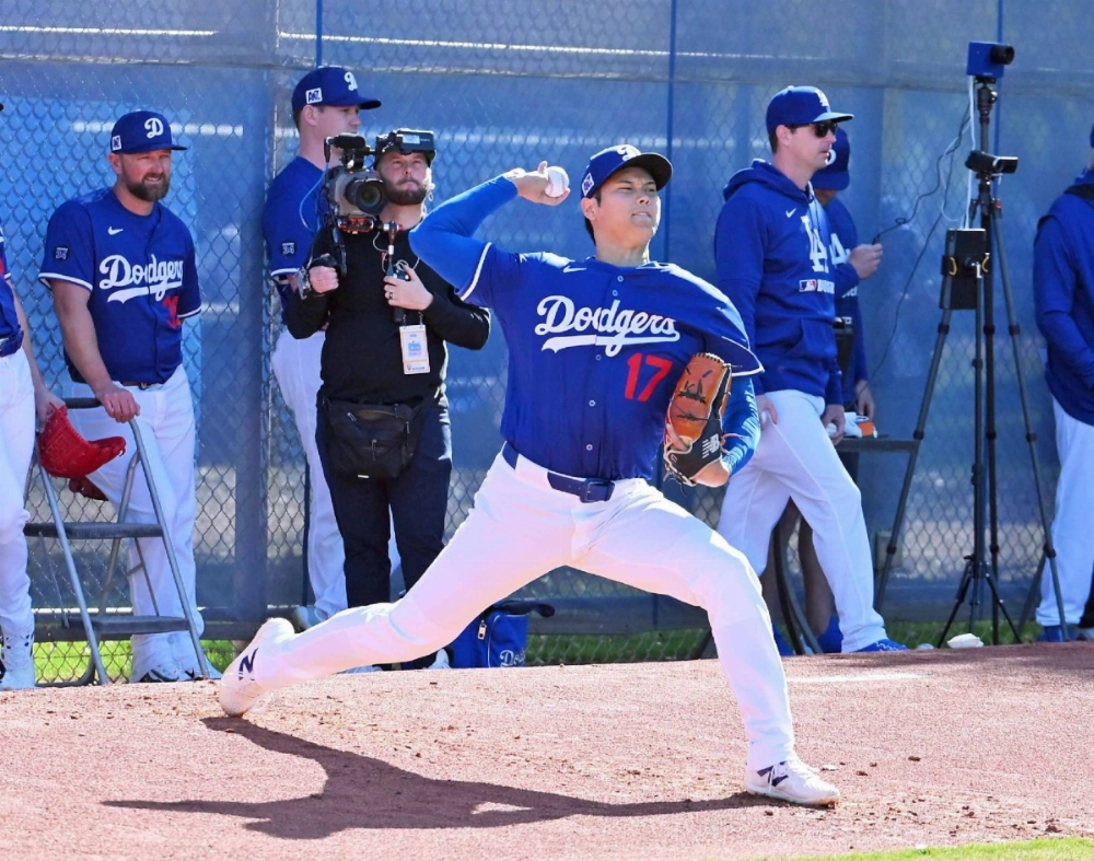 The Dodgers' Shohei Ohtani pitches during a bullpen session at Camelback Ranch in Glendale, Arizona, on Saturday. The Dodgers' Shohei Ohtani pitches during a bullpen session at Camelback Ranch in Glendale, Arizona, on Saturday.