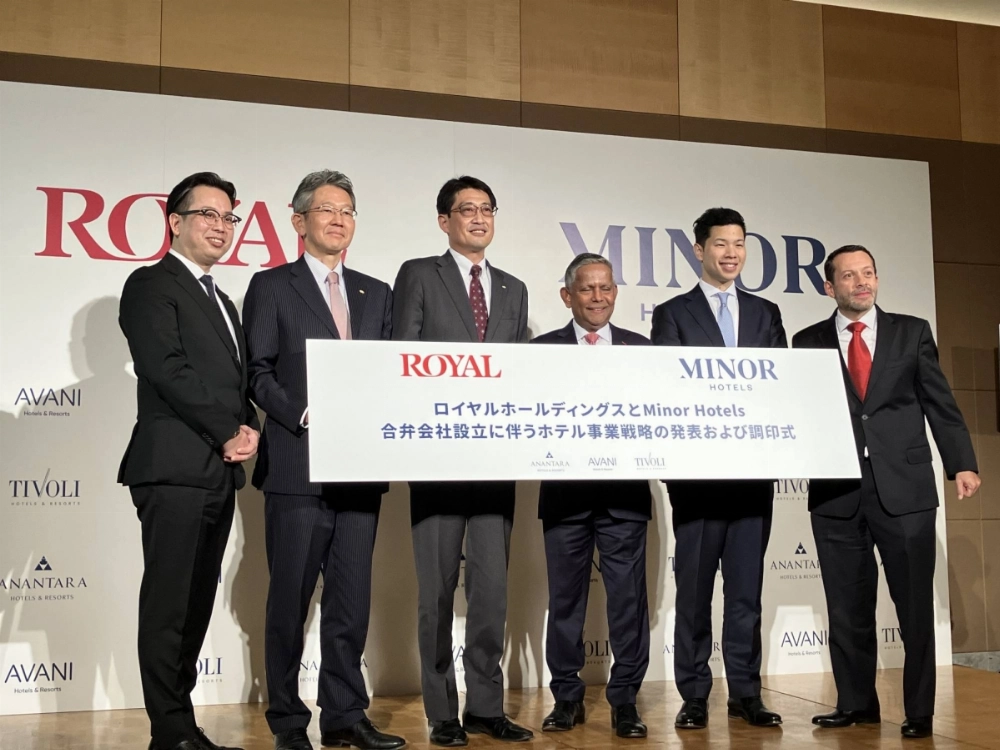 Minor Hotels and Royal Holdings executives explain their joint venture at a news conference last week in Tokyo. Minor Hotels and Royal Holdings executives explain their joint venture at a news conference last week in Tokyo.