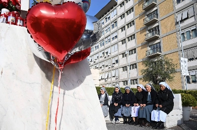Nuns pray at the statue of John Paul II outside the Gemelli hospital, where Pope Francis is hospitalized for pneumonia in Rome, on Sunday Nuns pray at the statue of John Paul II outside the Gemelli hospital, where Pope Francis is hospitalized for pneumonia in Rome, on Sunday