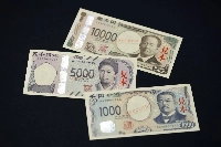 Samples of newly-designed Japanese yen banknotes at the National Printing Bureau Tokyo plant in June 2024.  | Bloomberg