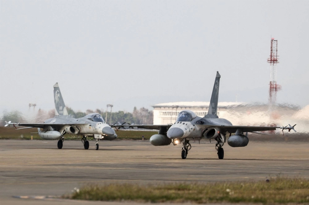 Taiwanese Air Force Indigenous Defense Fighter aircraft taxi for takeoff during a scramble as part of a combat readiness exercise at the Ching Chuan Kang Air Base in Taichung, Taiwan, on Jan. 7. Taiwanese Air Force Indigenous Defense Fighter aircraft taxi for takeoff during a scramble as part of a combat readiness exercise at the Ching Chuan Kang Air Base in Taichung, Taiwan, on Jan. 7.