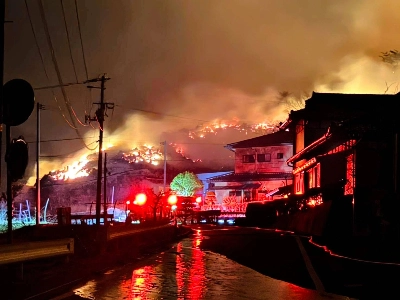 A wildfire spreads in Ofunato, Iwate Prefecture, on Wednesday, prompting authorities to order more than 2,000 people to be evacuated. A wildfire spreads in Ofunato, Iwate Prefecture, on Wednesday, prompting authorities to order more than 2,000 people to be evacuated.
