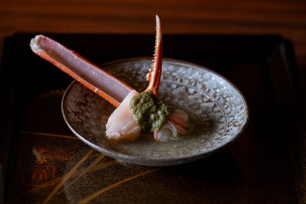 Chef Kentaro Mura’s favorite way of serving snow crab is as shabu-shabu: The legs are lightly blanched in dashi, then the meat is removed and served with a generous scoop of crab tomalley. Chef Kentaro Mura’s favorite way of serving snow crab is as shabu-shabu: The legs are lightly blanched in dashi, then the meat is removed and served with a generous scoop of crab tomalley.