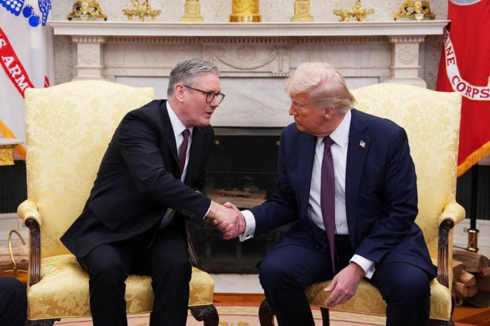 U.S. President Donald Trump shakes hands with British Prime Minister Keir Starmer during a meeting in the Oval Office of the White House in Washington on Thursday. U.S. President Donald Trump shakes hands with British Prime Minister Keir Starmer during a meeting in the Oval Office of the White House in Washington on Thursday.