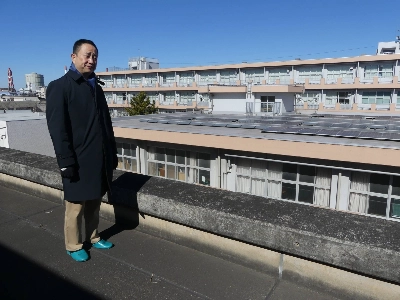 Hidetaka Ishii, an official at the Chiba Municipal Government, says close coordination with private-sector operators is key for regional decarbonization efforts. Hidetaka Ishii, an official at the Chiba Municipal Government, says close coordination with private-sector operators is key for regional decarbonization efforts.