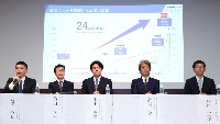 Ryota Ishibashi, president of a subsidiary of Trial (far left), in a joint news conference with Seiyu | Jiji