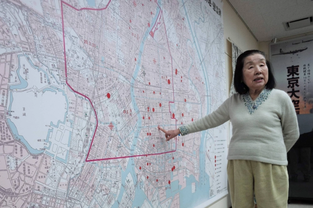 Shizuko Nishio — who will turn 86 on March 10, when Japan will commemorate 80 years after the bombing of Tokyo — gives an explanation in February in front of a map showing the areas that were burned in the air raids. Shizuko Nishio — who will turn 86 on March 10, when Japan will commemorate 80 years after the bombing of Tokyo — gives an explanation in February in front of a map showing the areas that were burned in the air raids.