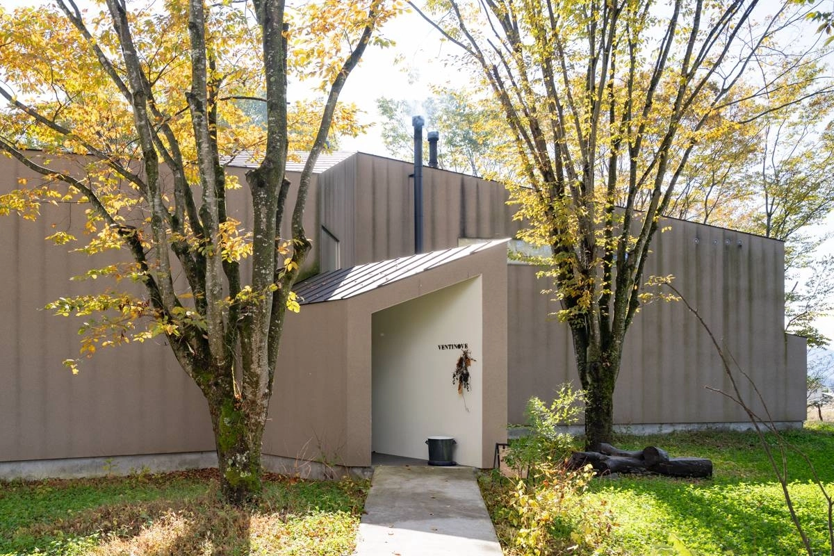 Tucked away behind the historic Tsuchida sake brewery, Ventinove's location and sleek, angular architecture make for impressive destination dining. Tucked away behind the historic Tsuchida sake brewery, Ventinove's location and sleek, angular architecture make for impressive destination dining.