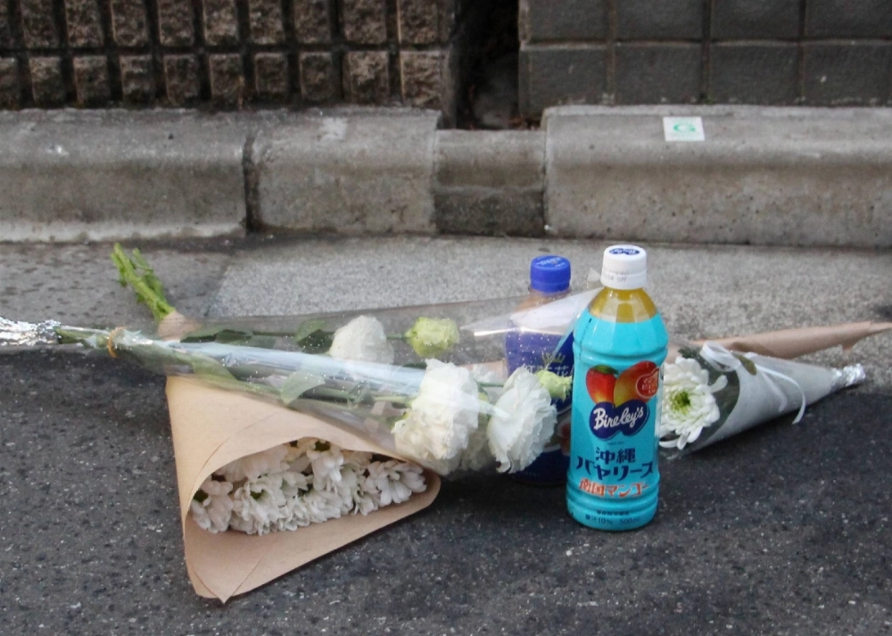 Flowers placed near the scene where a woman was stabbed on Tuesday in Tokyo's Shinjuku Ward Flowers placed near the scene where a woman was stabbed on Tuesday in Tokyo's Shinjuku Ward