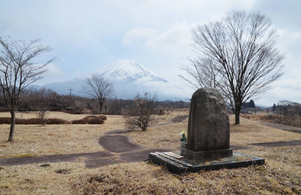 A monument stands in Fujigane Park at the former site of an Aum Shinrikyo facility in Fujikawaguchiko, Yamanashi Prefecture. A monument stands in Fujigane Park at the former site of an Aum Shinrikyo facility in Fujikawaguchiko, Yamanashi Prefecture.