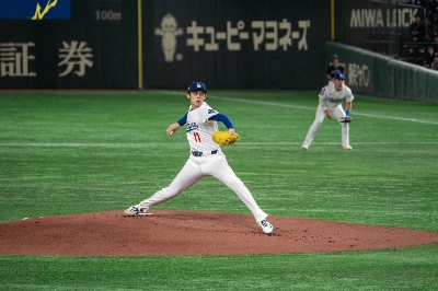 Roki Sasaki throws the first pitch of his MLB career to open the Dodgers' game against the Cubs at Tokyo Dome on Wednesday. Roki Sasaki throws the first pitch of his MLB career to open the Dodgers' game against the Cubs at Tokyo Dome on Wednesday.