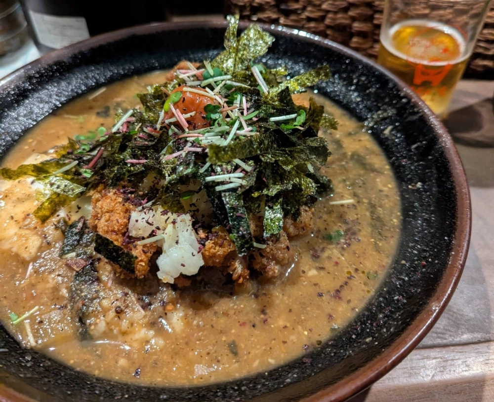 The peculiar combo of curry with green tea over rice topped with a pork or chicken cutlet is Haraiso Sparkle's signature dish. The peculiar combo of curry with green tea over rice topped with a pork or chicken cutlet is Haraiso Sparkle's signature dish.
