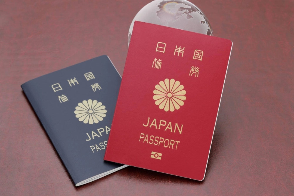 New Japanese passports will be printed using laser technology based on banknote printing techniques, making forgery more difficult.
 New Japanese passports will be printed using laser technology based on banknote printing techniques, making forgery more difficult.
