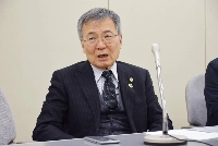 A lawyer for ex-boxer Iwao Hakamata speaks at a news conference at the Shizuoka Prefectural Government office on Tuesday. The Shizuoka District Court has awarded Hakamata, who was acquitted of a 1966 murder case in a retrial last year, some ¥217 million ($1.44 million) in compensation for being unjustly detained for over 47 years. | Jiji