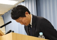 Hyogo Gov. Motohiko Saito bows during a news conference at the Hyogo prefectural government building in Kobe on Wednesday. | Jiji
