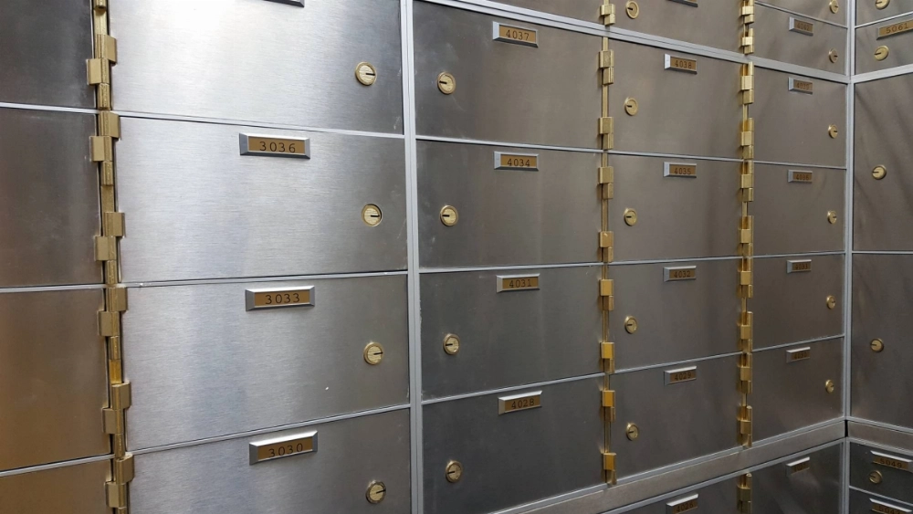 Among the proposals by the Financial Services Agency include removing cash and other items that have a high risk of being used for money laundering from a list of items that can be kept in safe deposit boxes. Among the proposals by the Financial Services Agency include removing cash and other items that have a high risk of being used for money laundering from a list of items that can be kept in safe deposit boxes.