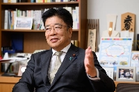 "The most desirable decision is for companies' securities reports to be accessible to the public at least three weeks before the general meetings," financial services minister Katsunobu Kato said on Friday. | Bloomberg