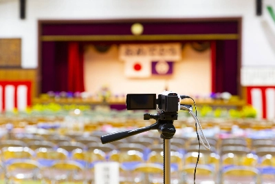 Graduation ceremonies in Japan will usually include a performance of the Japanese national anthem, “Kimigayo.” Graduation ceremonies in Japan will usually include a performance of the Japanese national anthem, “Kimigayo.”