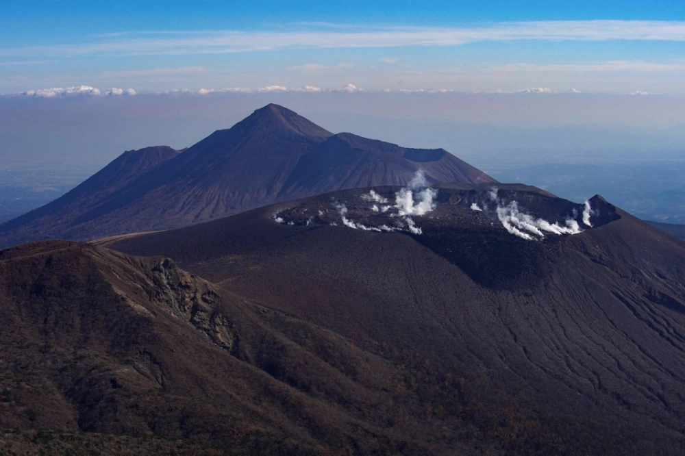 Shinmoedake, a volcano located between Miyazaki and Kagoshima prefectures, in November 2019 Shinmoedake, a volcano located between Miyazaki and Kagoshima prefectures, in November 2019