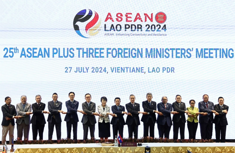 Asian countries can counter Donald Trump’s protectionism by deepening regional trade, financial cooperation and strategic alliances to reduce U.S. dependence. Asian countries can counter Donald Trump’s protectionism by deepening regional trade, financial cooperation and strategic alliances to reduce U.S. dependence.