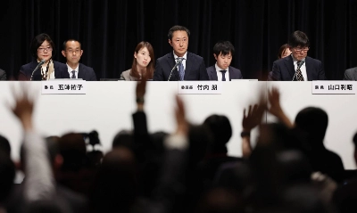 Lawyer Akira Takeuchi (center), the head of a third-party panel commissioned by Fuji TV to investigate a series of scandals at the broadcaster, fields questions along with other panel members at a news conference on Monday in Tokyo's Minato Ward. Lawyer Akira Takeuchi (center), the head of a third-party panel commissioned by Fuji TV to investigate a series of scandals at the broadcaster, fields questions along with other panel members at a news conference on Monday in Tokyo's Minato Ward.