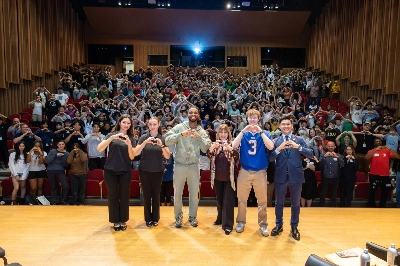 Damar Hamlin poses with students at The American School in Japan in Chofu, western Tokyo, on Thursday. Damar Hamlin poses with students at The American School in Japan in Chofu, western Tokyo, on Thursday.