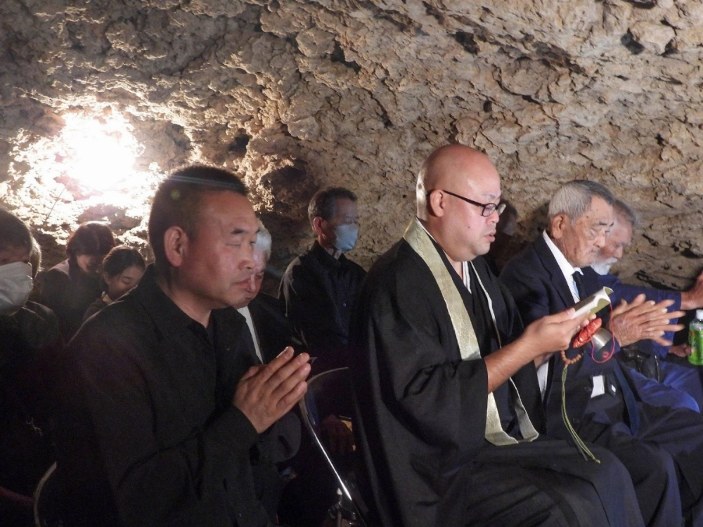 Some 100 people on Saturday mourned those who died in a mass suicide at the Chibichiri Gama cave in the village of Yomitan in Okinawa Prefecture 80 years ago in the final stages of World War II. Some 100 people on Saturday mourned those who died in a mass suicide at the Chibichiri Gama cave in the village of Yomitan in Okinawa Prefecture 80 years ago in the final stages of World War II.