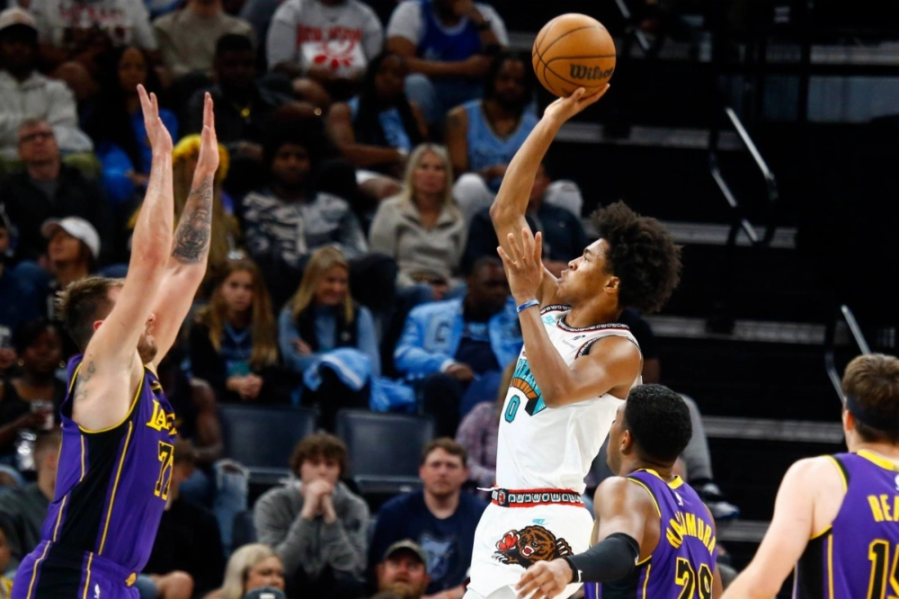 Grizzlies forward Jaylen Wells (right) shoots as Los Angeles Lakers guard Luka Doncic defends during the second quarter at FedExForum in Memphis, Tennessee, on March 29. Grizzlies forward Jaylen Wells (right) shoots as Los Angeles Lakers guard Luka Doncic defends during the second quarter at FedExForum in Memphis, Tennessee, on March 29.