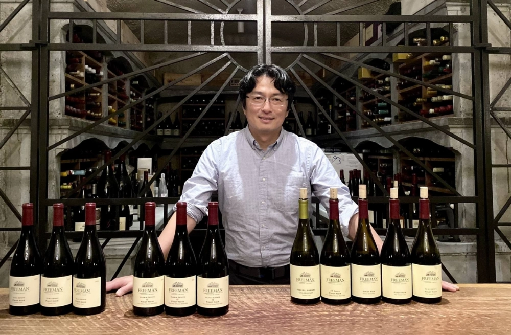 After focusing on cabernet sauvignon in Napa Valley, winemaker Eiji Daniel Akaboshi moved to make pinot noir at the renowned Freeman Vineyard & Winery in Sonoma County. After focusing on cabernet sauvignon in Napa Valley, winemaker Eiji Daniel Akaboshi moved to make pinot noir at the renowned Freeman Vineyard & Winery in Sonoma County.