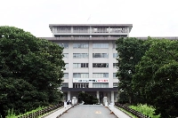 A damages lawsuit, filed Tuesday in the Fukuoka District Court, names four defendants including the group’s boss, 83-year-old Kenichi Shinoda and his second-in-command, 77-year-old Kiyoshi Takayama. | Jiji