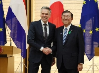 Prime Minister Shigeru Ishiba (right) and his Dutch counterpart, Dick Schoof, shake hands after a joint news conference at the Prime Minister's Office on Monday. | Jiji