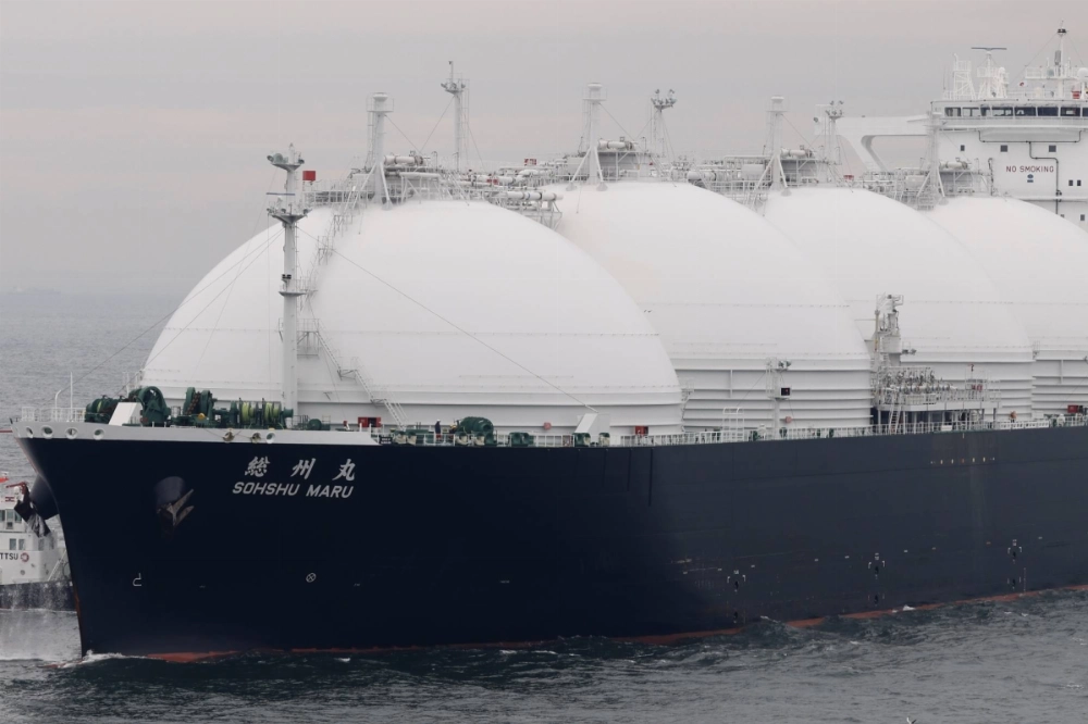 Japan has started discussing specific measures to expand liquefied natural gas imports from the United States to reduce its trade surplus, as demanded by Washington. Japan has started discussing specific measures to expand liquefied natural gas imports from the United States to reduce its trade surplus, as demanded by Washington.
